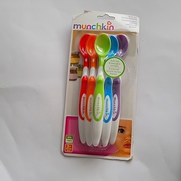 Munchkin Other - Munchkin infant spoon set. SET OF 6